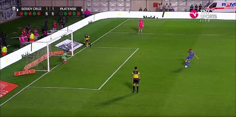 ¿Se adelantó Macagno? La polémica en la eliminación de Godoy Cruz ante Platense Foto: TNT Sports