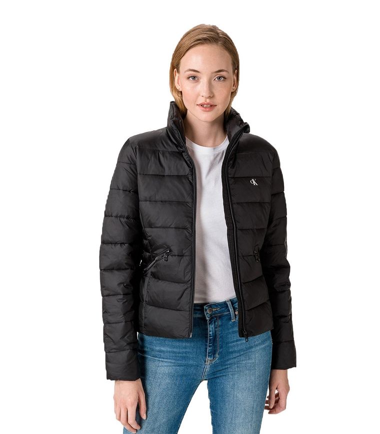 Las chaquetas tipo puffy  están reinando en el street style y así es como debes llevarlas ¡Lucirás increíble!