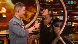 Carla junto a Santiago del Moro. Carla junto a Santiago del Moro.