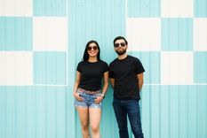 La psicología asocia el negro con elegancia, autoridad y protección emocional. Foto: Shutterstock