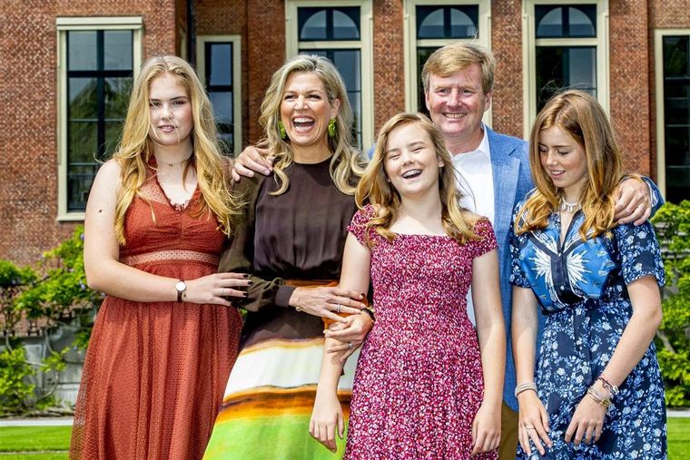 La Familia Real de Máxima de los Países Bajos demuestra que con los colores adecuados, se pueden producir buenos atuendos Foto: Lecturas