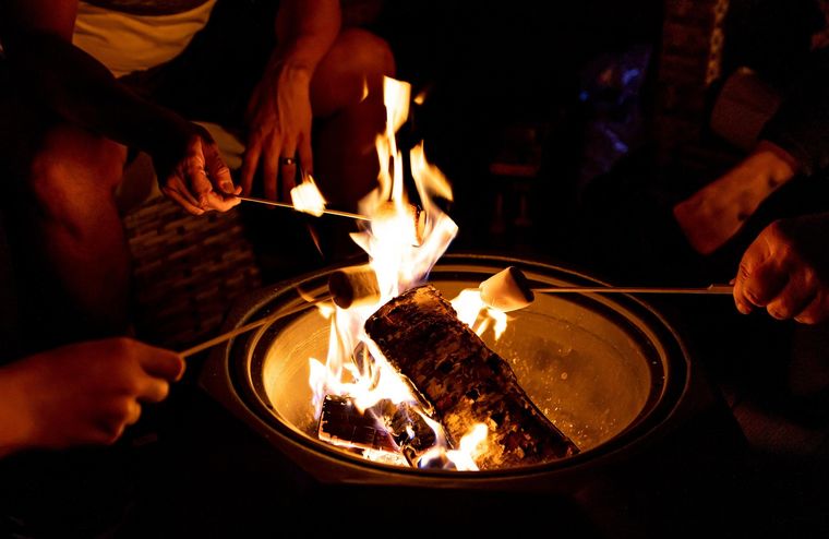 El fogonero es una estructura diseñada para contener fuego de manera segura en patios, jardines, terrazas o espacios exteriores. Su función principal es aportar calor y crear un punto de reunión al aire libre. El fogonero es una estructura diseñada para contener fuego de manera segura en patios, jardines, terrazas o espacios exteriores. Su función principal es aportar calor y crear un punto de reunión al aire libre.