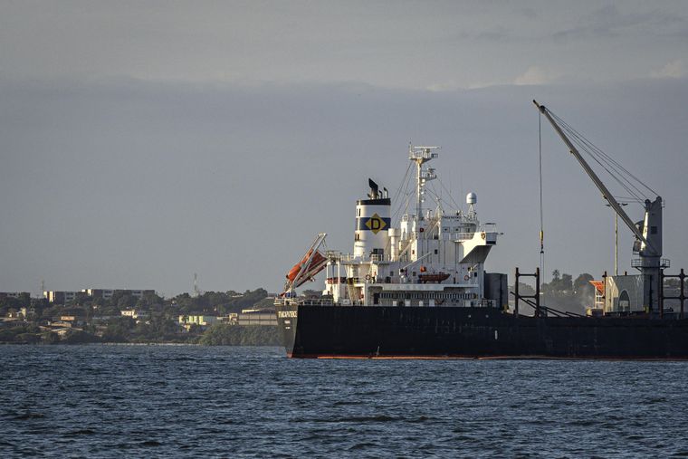 Un buque petrolero navegando en el Lago de Maracaibo, Venezuela.