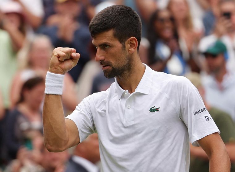 Djokovic avanzó y está en cuartos de final de Wimbledon. Foto: EFE