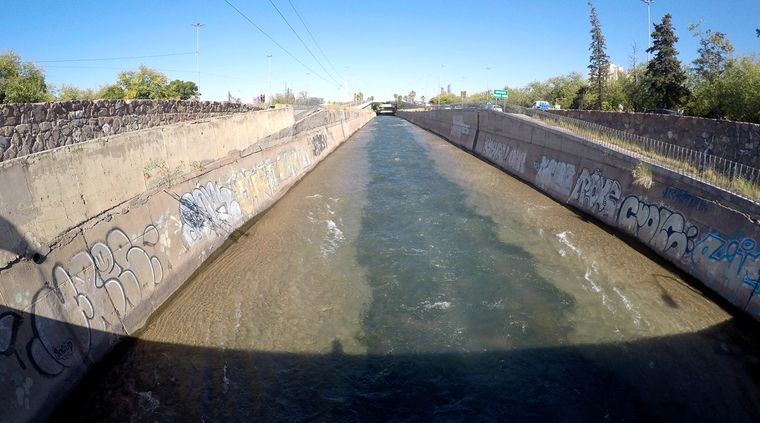 El canal Cacique Guaymallén. Foto ilustrativa Foto: ALF PONCE MERCADO / MDZ