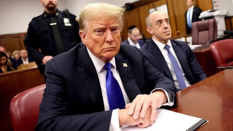 Donald Trump está acusado de decenas de delitos en cuatro causas penales. Foto: Getty Images