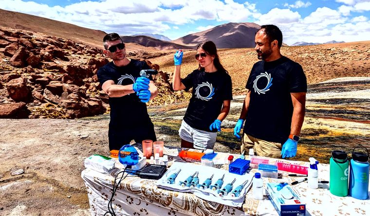 Expedición científica para describir la diversidad biológica del salar de Atacama: presente en el congreso. Foto: Efe.