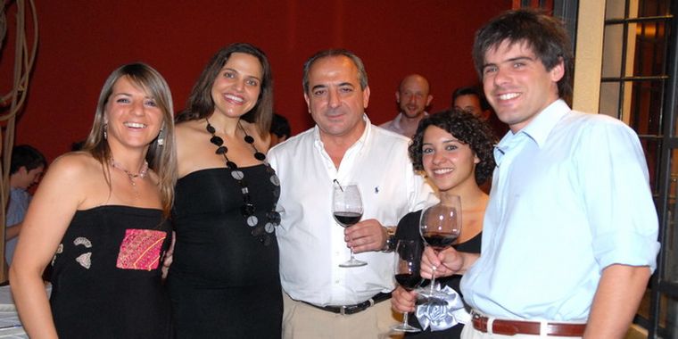 Marita Bressia, Carolyn Gallagher, el enólogo Walter Bressia, Noelia Marchetti y Matías Dellacasa. Foto: Gerardo Gómez /MDZ