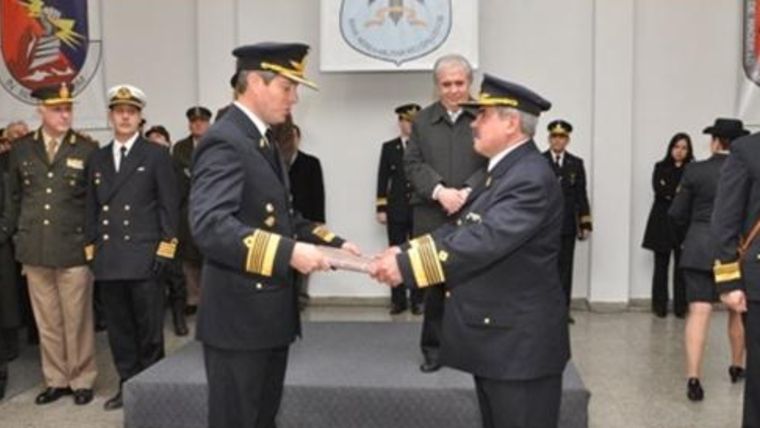 Reconocimiento al Comodoro Ernesto Haggi en la BAM Río Gallegos en el año 2012.  Foto: Fotos: Foro Zona-militar.com