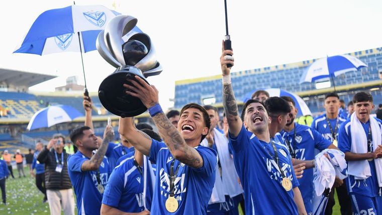 Vélez se consagró supercampeón en el Gigante de Arroyito. Vélez se consagró supercampeón en el Gigante de Arroyito.