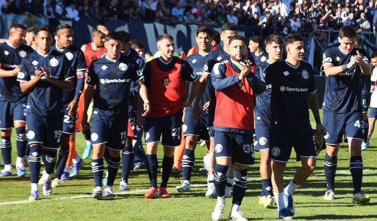 La Lepra mandó en Mendoza: Independiente venció a Gimnasia en un clásico inolvidable.