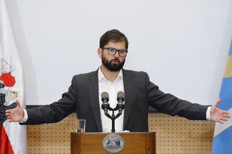 Gabriel Boric El presidente chileno viene de realizar grandes cambios tras su primer año de Gobierno Foto: DPA