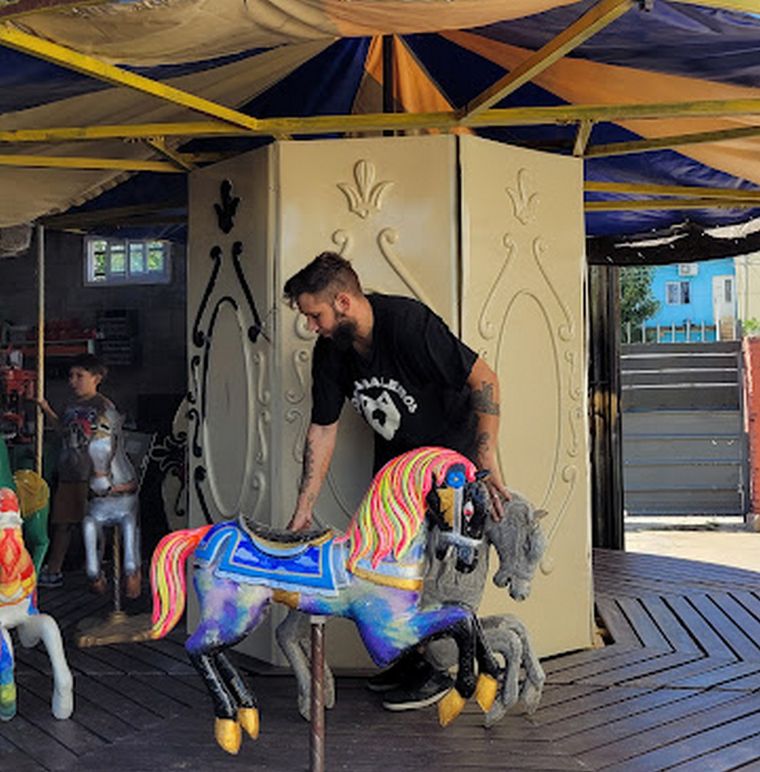 La idea es que la calesita ambulante comience a girar por el país durante las vacaciones de invierno Foto: Gabriel López