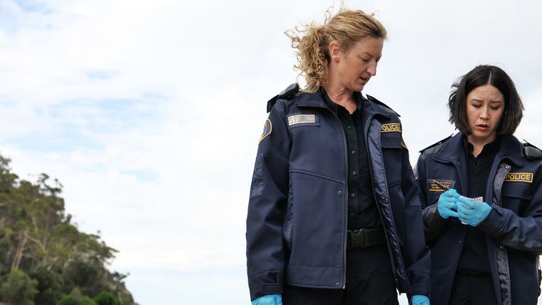 Dos detectives muy distintas entre sí y un misterio atrapante. Dos detectives muy distintas entre sí y un misterio atrapante.