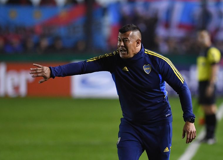 Almirón le habló a la gente de Boca tras la derrota de Arsenal Foto: Télam