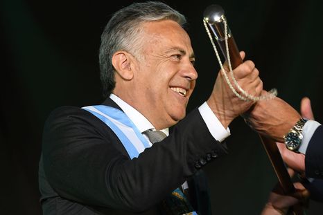 Alfredo Cornejo en el momento del traspaso de mando. Foto: Alf Ponce Mercado/MDZ Alfredo Cornejo en el momento del traspaso de mando. Foto: Alf Ponce Mercado/MDZ