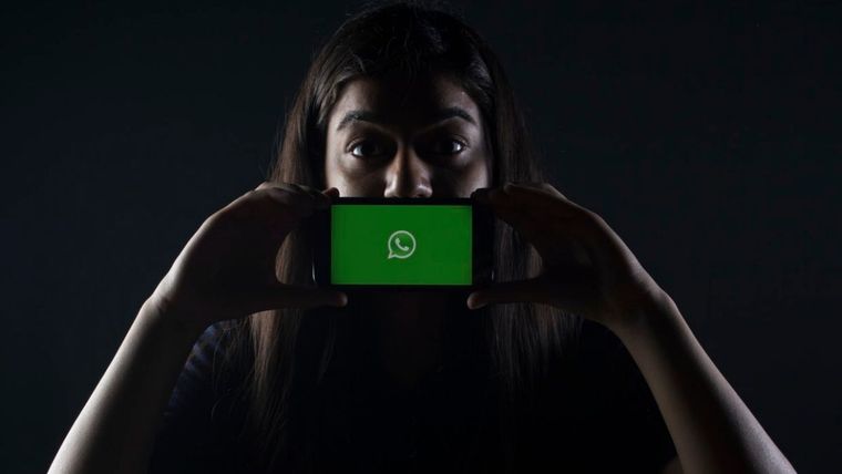 WhatsApp, aplicación, contraseña Unsplash