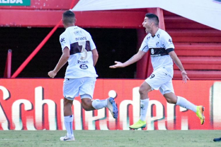 Platense logró una victoria soñada en La Paternal. Foto: @LigaAFA
