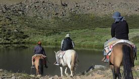 Malargüe atrae cada verano a turistas que buscan aventuras únicas entre trekking, montañas y naturaleza pura. Malargüe atrae cada verano a turistas que buscan aventuras únicas entre trekking, montañas y naturaleza pura.