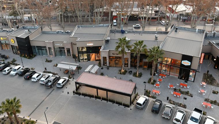 La tendencia de los strip centers se extiende por todo Mendoza, con más de una decena de proyectos en construcción. Foto: Santiago Tagua/MDZ