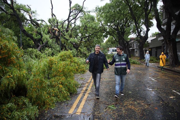 Jorge Macri recorriendo las calles en el día del temporal Foto: Gobierno de la Ciudad