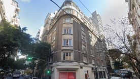 El edificio de Juncal y Uruguay donde vivía Cristina Fernández de Kirchner. El edificio de Juncal y Uruguay donde vivía Cristina Fernández de Kirchner.