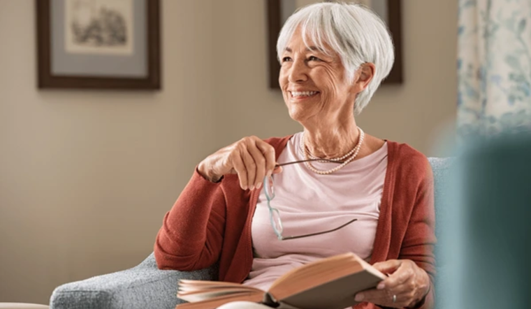 La memoria de los adultos mayores de 70 años suele ser endeble, pero existen unos tips para mejorarla según la neurociencia. Foto: Shutterstock