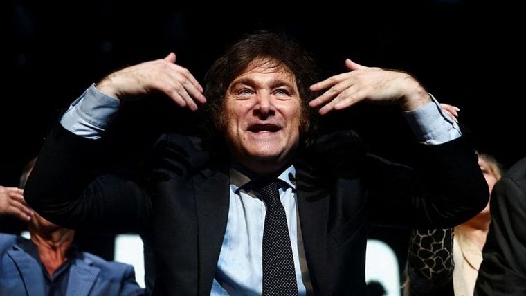 Javier Milei se ubicó segundo con el 30% de los votos detrás de Sergio Massa. Foto: REUTERS
