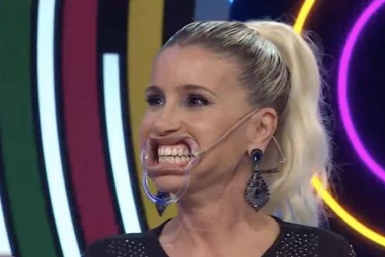 FLOR PEÑA HABLÓ DE SEBASTIÁN YATRA. LA CONDUCTORA HIZO UN COMENTARIO SOBRE EL CUERPO DEL MÚSICO.