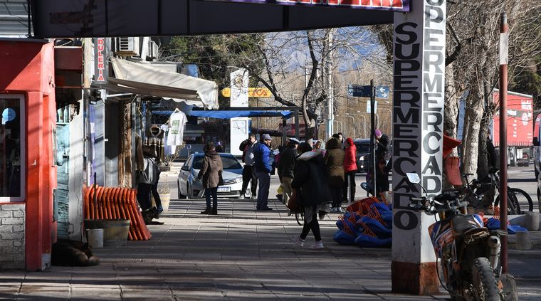 Los turistas visitan alta montaña en búsqueda de jugar con la nieve y realizar excursiones Foto: ALF PONCE MERCADO / MDZ