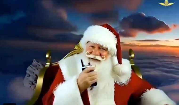 Papá Noel o Santan Claus asume tradiciones de Navidad en todo el mundo. Foto Fuerza Aérea Argentina