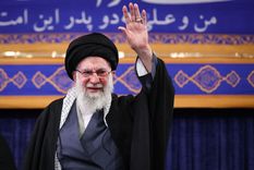 Ali Khamenei es el líder supremo de Irán. Ali Khamenei es el líder supremo de Irán.