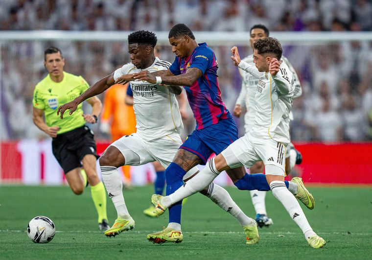 Barcelona y Real Madrid definen la Supercopa de España.
