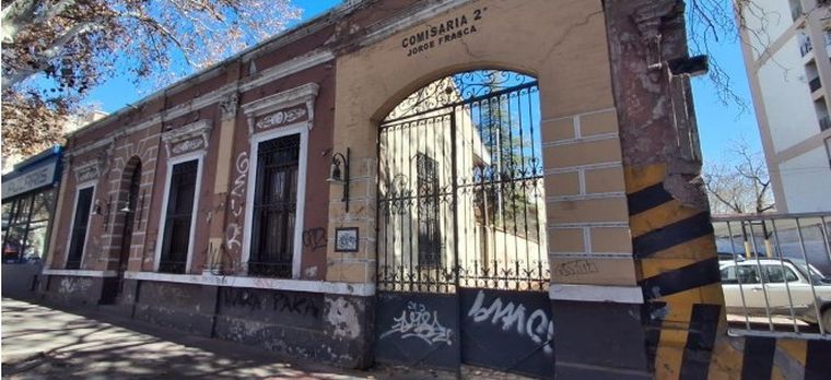 Frente del edificio histórico donde funcionaba la Comisaría 2ª. Frente del edificio histórico donde funcionaba la Comisaría 2ª.