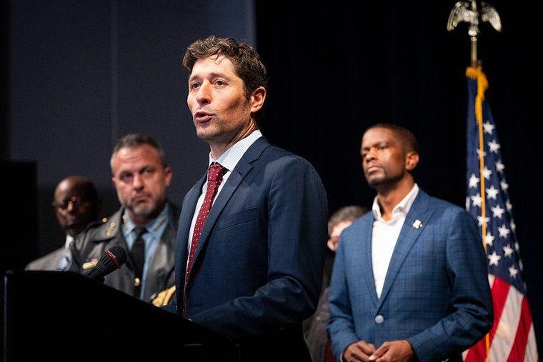 El alcalde de Minneápolis, Jacob Frey, defendió a los vecinos de su localidad de origen somalí.