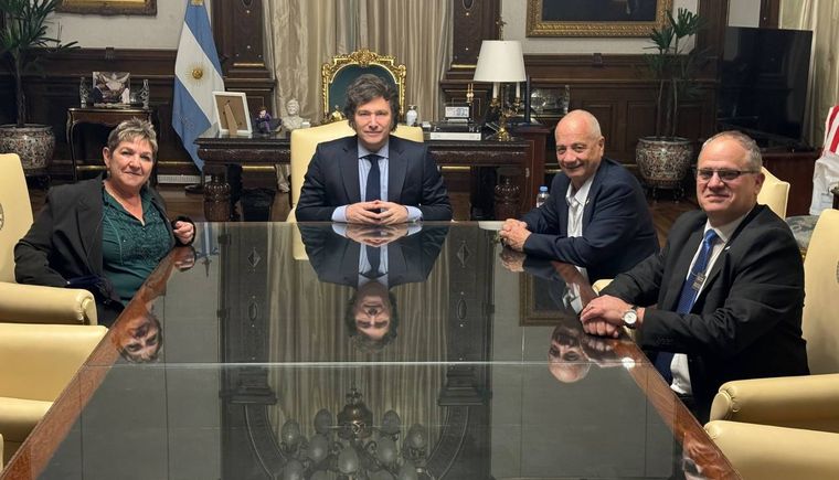Javier Milei encabezó la reunión en la Casa Rosada Foto: X (@OPRArgentina)