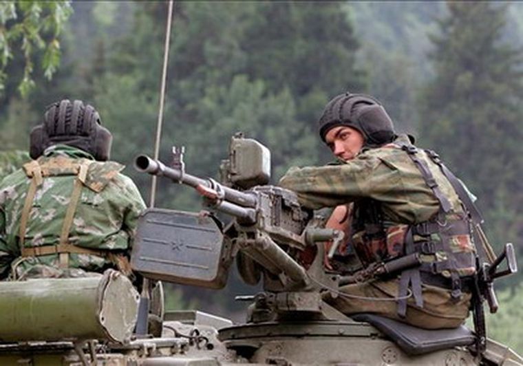 El movimiento militar en la zona es intenso. Foto: EFE
