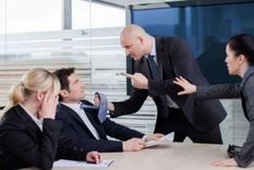 En situaciones de conflictos que pasan de castaño a oscuro,  poner en práctica la neutralidad emocional puede ser el salvavidas para no cometer errores que cuesten caro. Foto: Pixabay