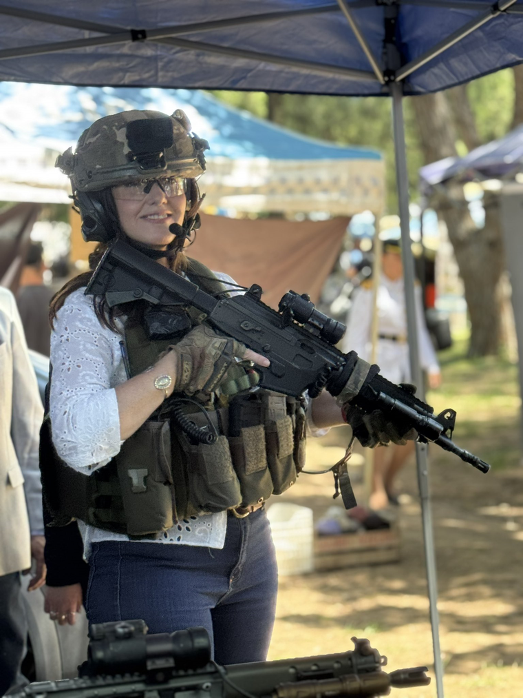 La vicepresidenta en Campo de Mayo. Foto: X @VickyVillarruel