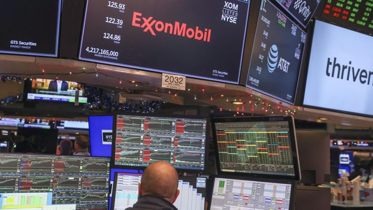 Tras el recrudeciendo de la guerra en Medio Oriente por los ataques de Estados Unidos e Israel sobre Irán, los analistas evalúan escenarios de acuerdo a la evolución del precio del petróleo y su impacto en la inflación y las tasas de la Fed.