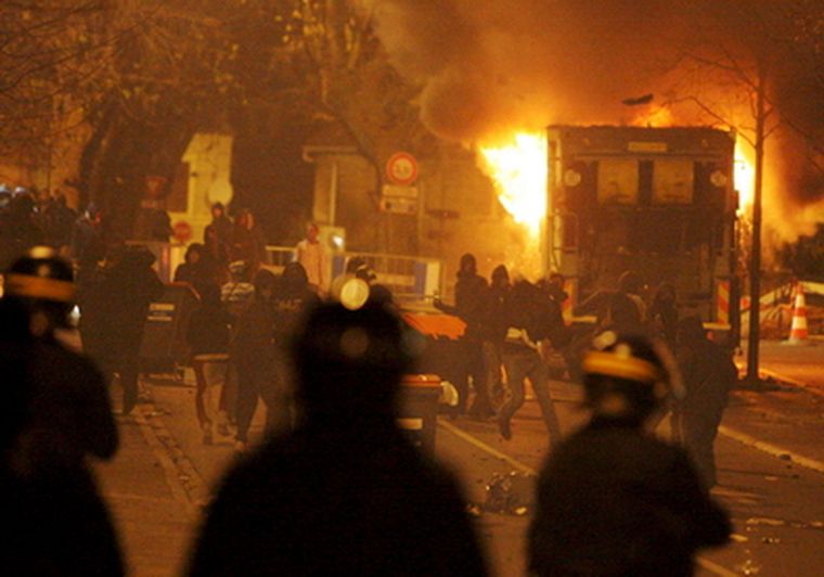 Durante las dos noches precedentes, unos 130 policías resultaron heridos Foto: EFE
