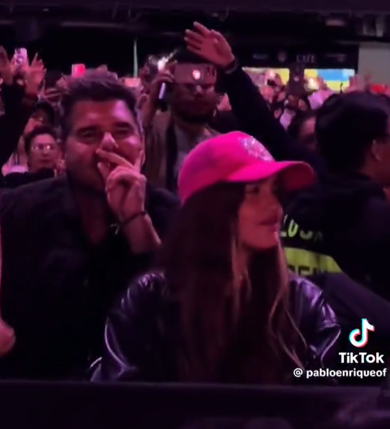Antonio de la Rúa en el show de Shakira. Foto: captura de video Tik Tok/ @pabloenriqueof. Antonio de la Rúa en el show de Shakira. Foto: captura de video Tik Tok/ @pabloenriqueof.