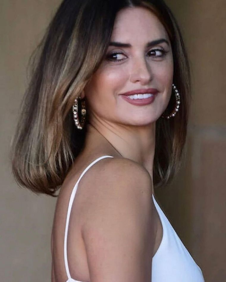 Penélope Cruz es un claro ejemplo de cómo se puede vestir clásica pero juvenil, elegante pero sensual. Foto: Instagram