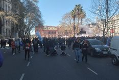 La salida de la gente de la Plaza de Mayo se anticpó al acto central que generaba tanta expectativa La salida de la gente de la Plaza de Mayo se anticpó al acto central que generaba tanta expectativa