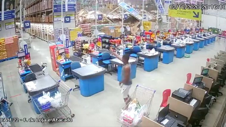 Colapso de varias estanterías en un supermercado de São Luís, Maranhão (Brasil).