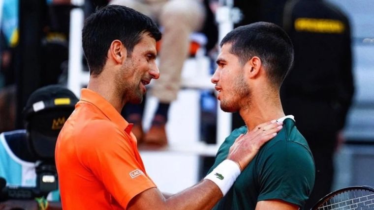Djokovic y Alcaraz luego de jugar en Madrid. Foto: EFE