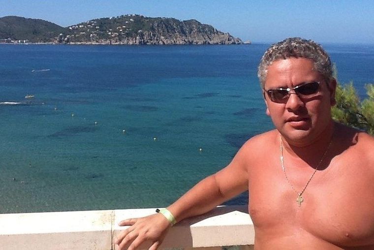 Fabián Gutiérrez posando en una de sus propiedades.