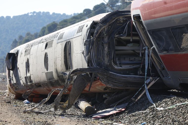 Las imágenes tras la tragedia ferroviaria en Adamuz, Córdoba, España. Las imágenes tras la tragedia ferroviaria en Adamuz, Córdoba, España.