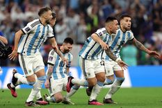 Antes de la definición de Montiel, Messi miró al cielo y se encomendó a Maradona. Foto: EFE Antes de la definición de Montiel, Messi miró al cielo y se encomendó a Maradona. Foto: EFE