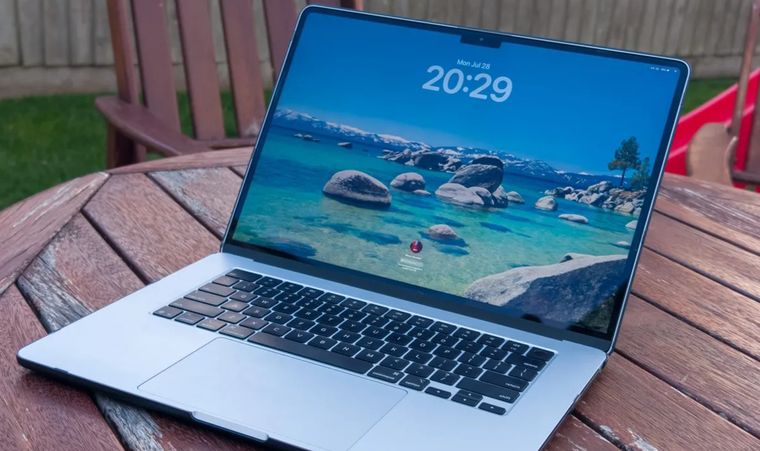Usuarios reportan que tras instalar Tahoe, el sistema vuelve a cargar macOS Sequoia en un ciclo sin fin. Usuarios reportan que tras instalar Tahoe, el sistema vuelve a cargar macOS Sequoia en un ciclo sin fin.